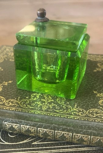 Stunning cut green glass - stunning,